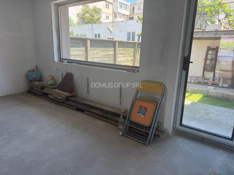 Vând vila P+1, situată în zona Trocadero