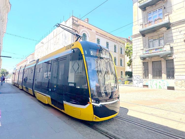 Apartament 3 camere în clădire istorica — Piata Libertatii-comision 0