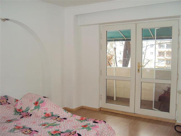 Apartament 4 camere,et 2, 3 balcoane, boxa, parcare, zona Teatru