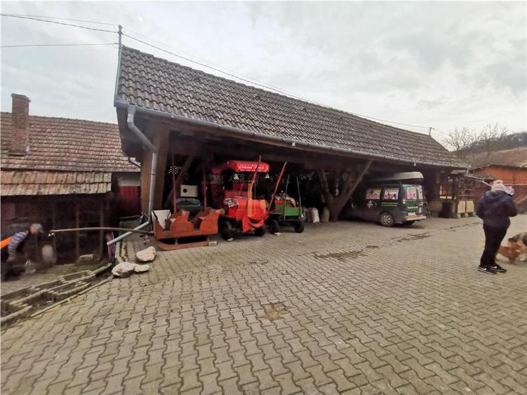 Casa 3 camere,2 bai,7 km de centrul orasului,Bardesti,Targu Mures