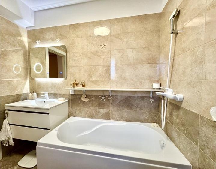 Apartament de Lux, 140 mp, cu Gradina Privata, Baneasa