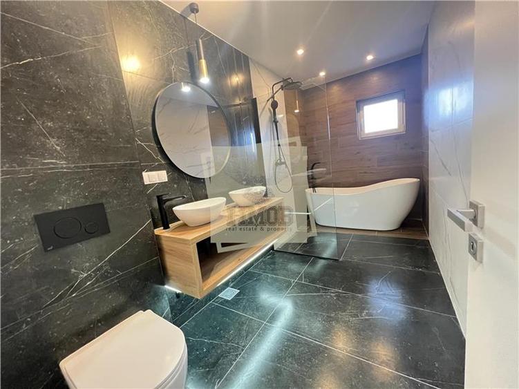 Pethouse de lux 4 camere 2 bai 2 terase si parcare in zona Centrala