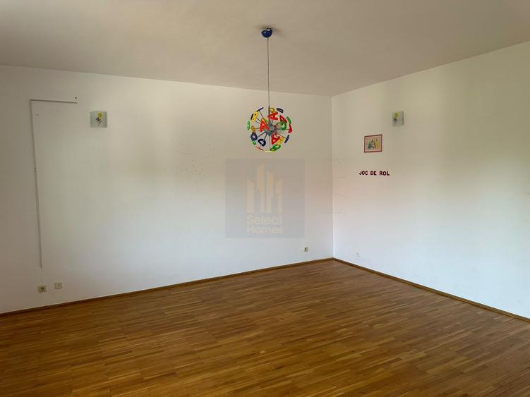 Vila 10 Camere 600mp Teren 1775 mp de Vanzare *Iancu Nicolae*