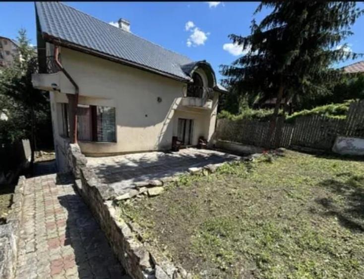 Casa individuala l D+P+E l 4 Bai l Parcare