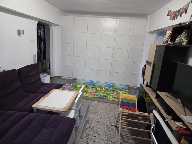 Apartament 3 camere Dristor 70 mp cu 2 băi centrală termică și AC