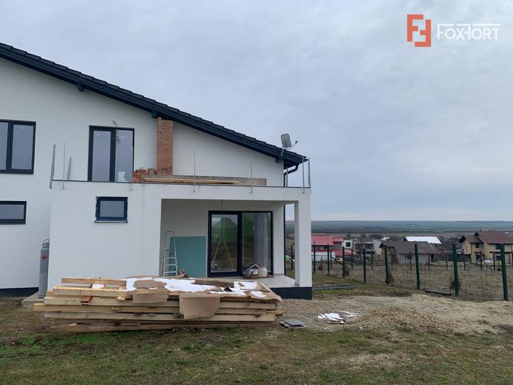 Casa individuala cu 5 camere si teren de 840 mp, Pischia