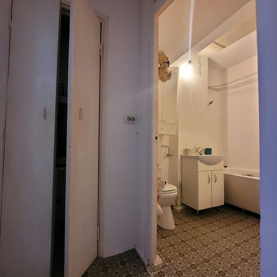De vanzare garsoniera decomandata, strada Spicului, et 1
