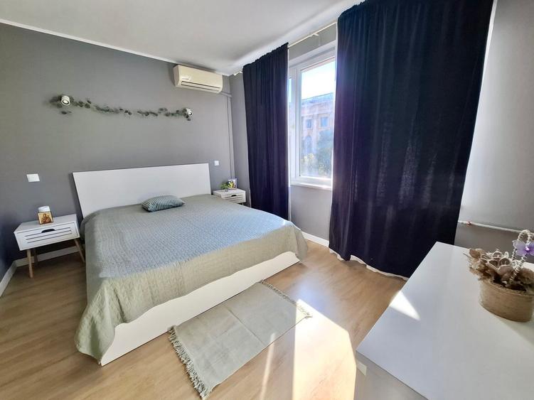 2-room apartment | view Sala Palatului park | subway Piata Romana |