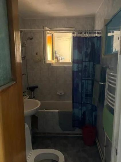 Apartament - 3 camere - semidecomandat -Constantin Brancoveanu