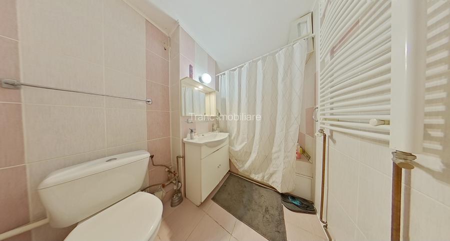 Apartament spatios si luminos cu 2 camere, zona Alfa - de inchiriat