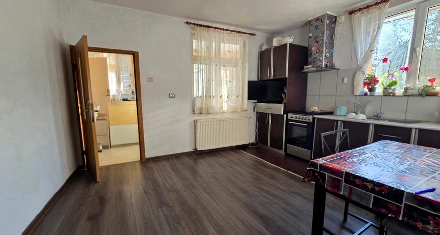 Otopeni casa 275mp/ teren 878 mp / Curte Matura