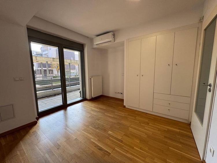 Apartament cu 4 camere și terasă, parcare si boxa, complex securizat Baneasa