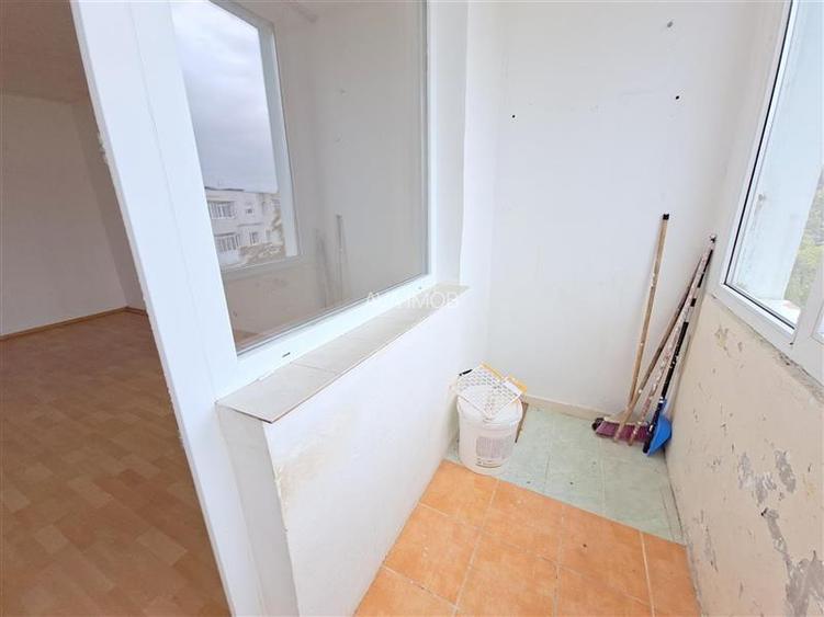 Apartament 3 camere semidecomandat, zona Milcov - 10