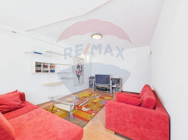 De vanzare Apartament cu 3 camere mobilat utilat în zona Baneasa