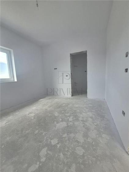 Duplex despartit prin baie - zona foarte buna - posibilitate mansardare