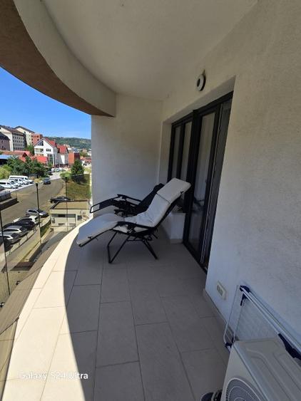 Apt. centru 3 camere - City Center Resita -de la proprietar-partial mobilat