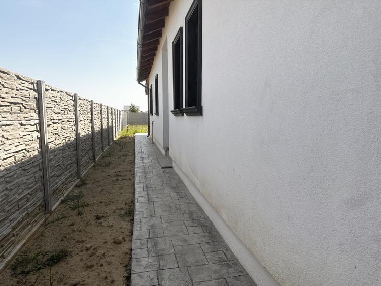 Duplex 3 camere, 91 mp utili, 351 mp teren - Sag
