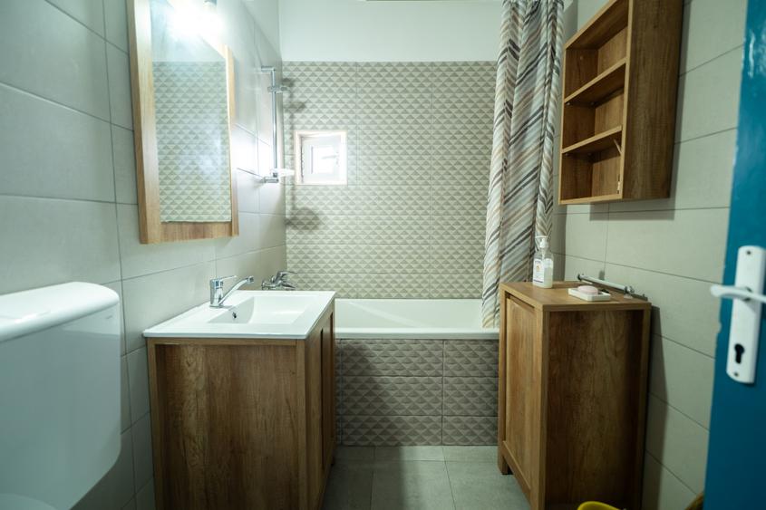 Apartament cu 2 camere I Decomandat I Piața Abator