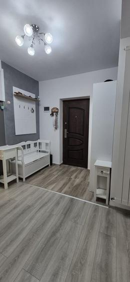Aproape de ZONE2. La asfalt. Decomandat. Bucatarie inchisa.