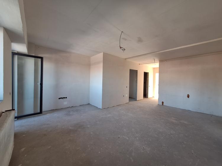 Apartament cu 3 camere, 66 mp, 2 balcoane, zona Terra