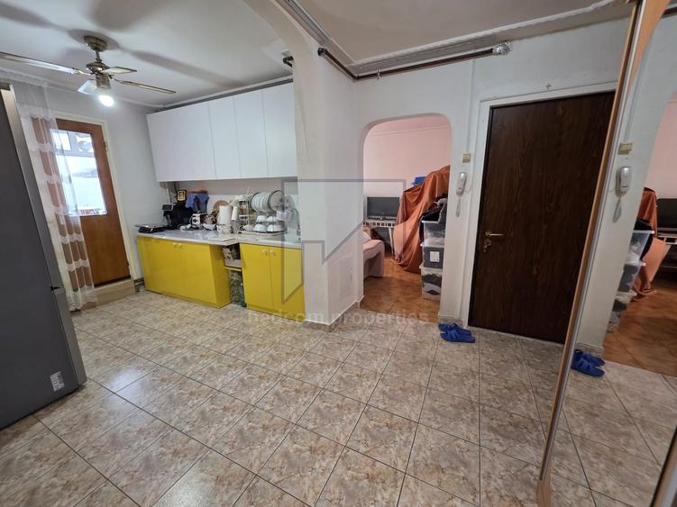 Vanzare apartament 3 camere Rahova - Barca
