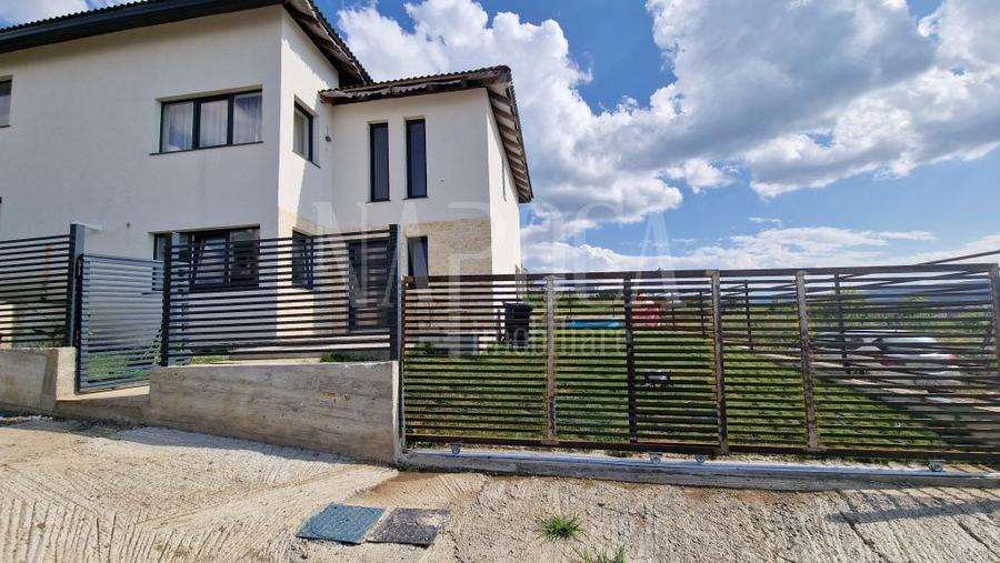 Casa 4 camere de vanzare in Dezmir