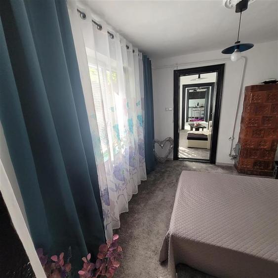 Casa 5 camere, suprafata teren 200 mp, zona Piata Saraca