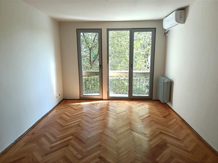 Vanzare apartament 3 camere, renovat complet, Piata Minis / Titan