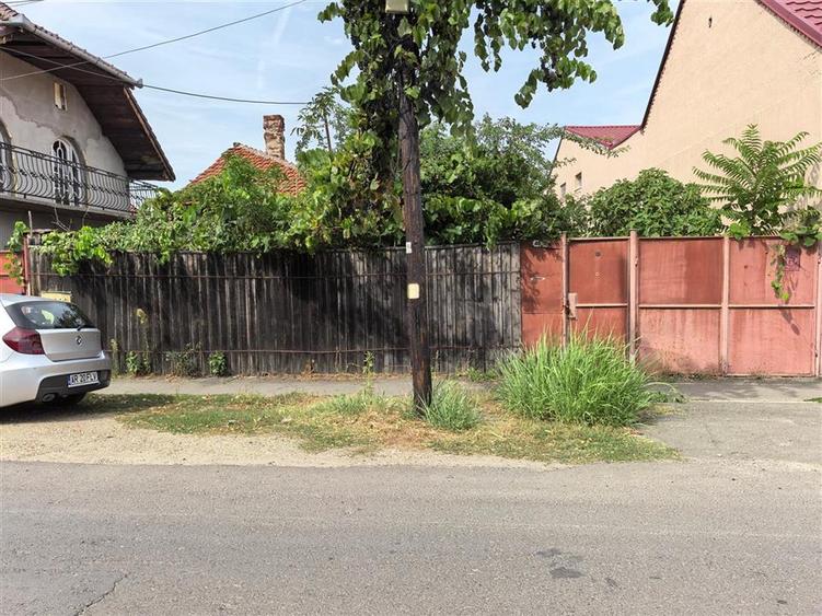 Loc de casa zona Parneava - Intim