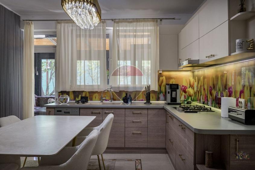 Vilă renovată P+1+M | Foișor vitrat, grădină și jacuzzi