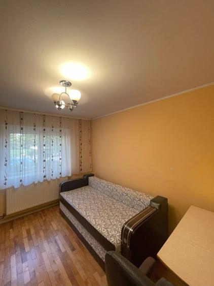 Apartament de vanzare, cu 3 camere decomandat, 68 mp, parter, zona Pasunii
