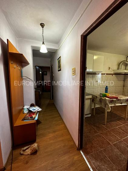 Apartament 2 camere decomandate zona Poarta 6 - 3