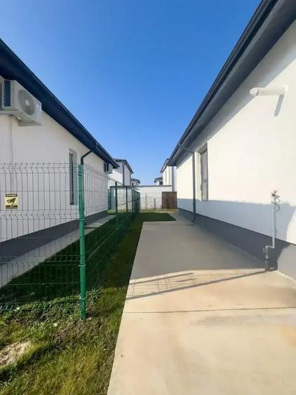 Casa De Vanzare 4 Camere | Finalizata | Curte Parcarea | Bariera