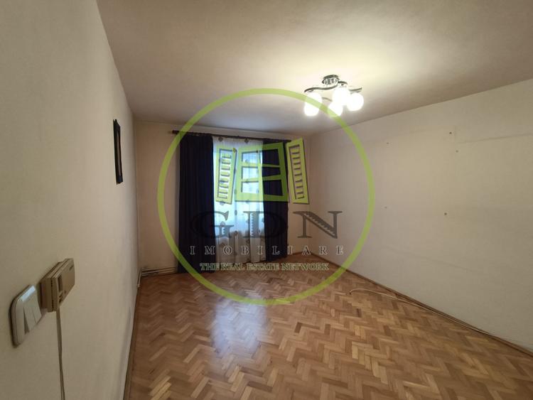 Apartament cu 3 camere, etaj 2, de vânzare în mun. Reghin, bld. Unirii