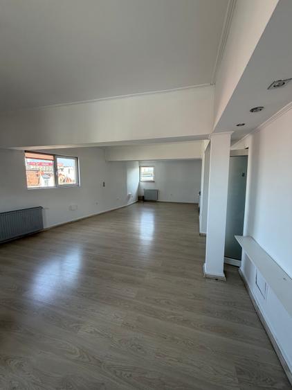 Piata Romana, cladire birouri 2004, 6 camere nemobilate, etaj 4+5/5, fara lift