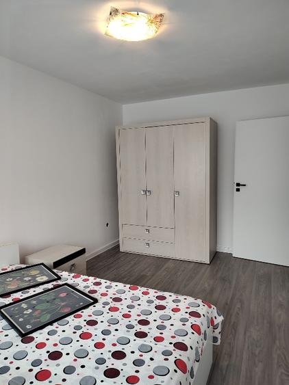 Persoana fizica inchiriez apartament 2 cam 54 mp, etaj 1 din 4, parcare