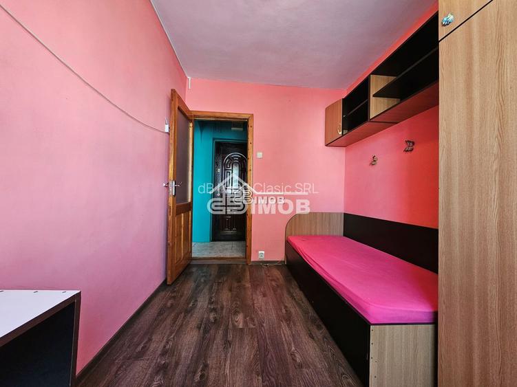 Apartament 3 camere, Micro 6 – etaj 1, centrală proprie, mobilat - 4