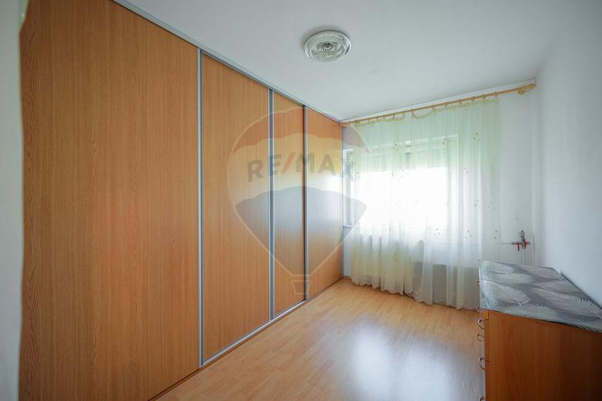 De vânzare apartament cu 3 camere zona Dacia