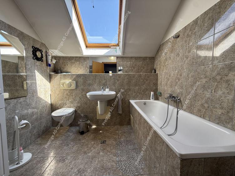 Casa individuala Semineu+Garaj | 250 mp utili | Teren 585 mp | Lipovei
