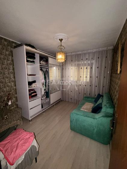 4 camere, 7/10, 80mp, bloc 1982- Piata Crangasi - 4