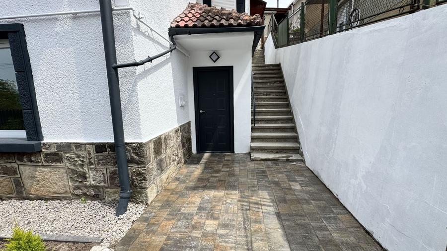 Apartament cu 2 camere cu curte si garaj - Brasovul Vechi - Str Soimului