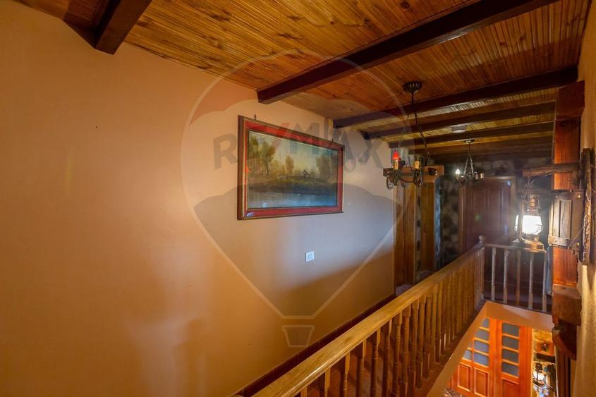 Vilă cu 7 camere de vânzare/schimb cu apartament, com. Traian, Bacău