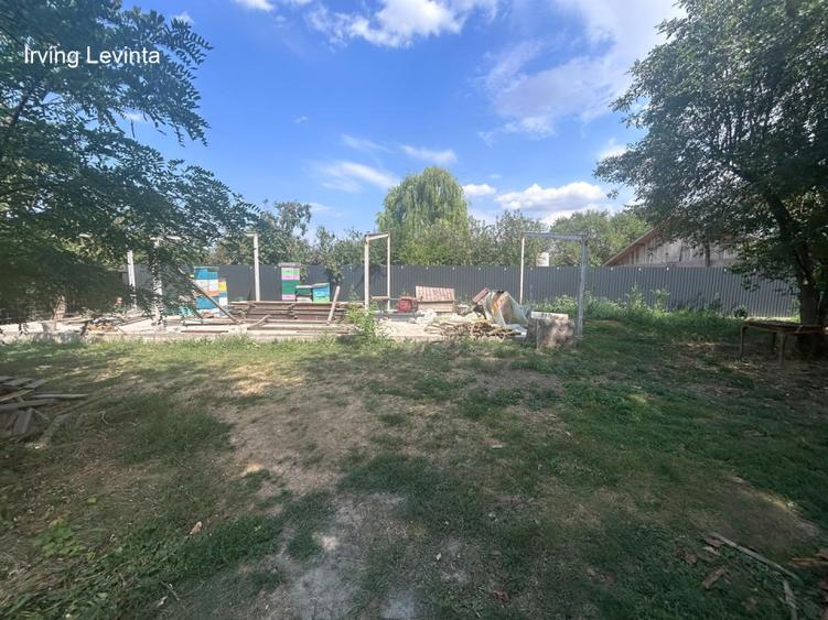 994 mp de teren intravilan cu anexe si casa veche