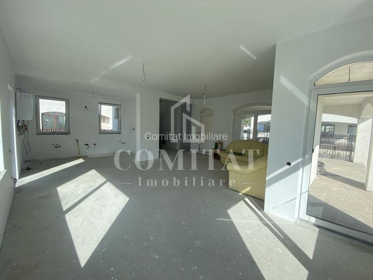 Casă de vânzare | Dispunere pe 2 niveluri | Localitatea Dezmir