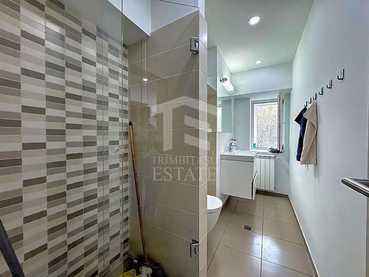 3 camere decomandat renovat etaj 2 an 1996 SU 86mp Decebal