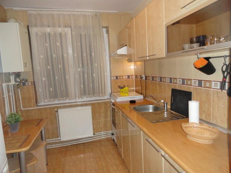 De inchiriat ( vanzare)2 camere zona INDEPENDENTEI Hristo Botev mobilat