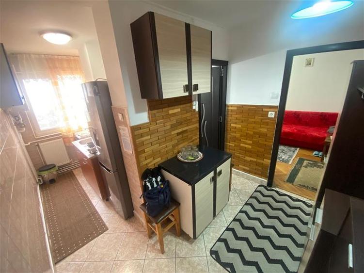 Apartament cu doua camere de vanzare in Dambu