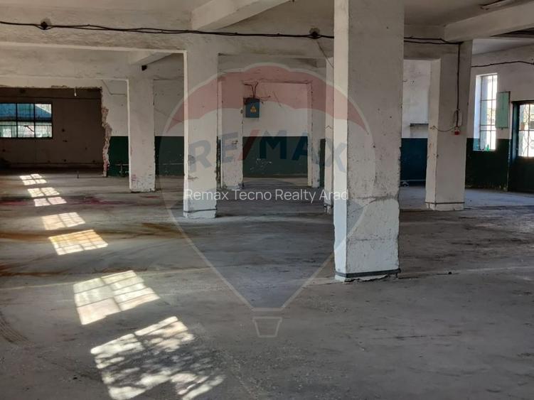 Spațiu industrial de vanzare in Ilia, jud Hunedoara, la 3 km de  A1 - 8
