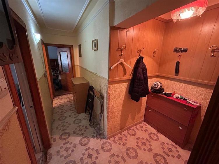 Apartament 2 camere de vanzare, etaj 1, zona centrala Jandarmerie