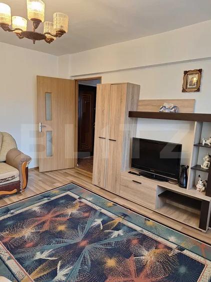 De inchiriat/Apartament 2 camere decomandat, complet utilat, lift